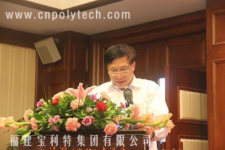 中国塑料加工工业协会常务副理事长，全国塑料制品标准化技术委员会主任曹俭在行业市场与技术发展研讨会致辞